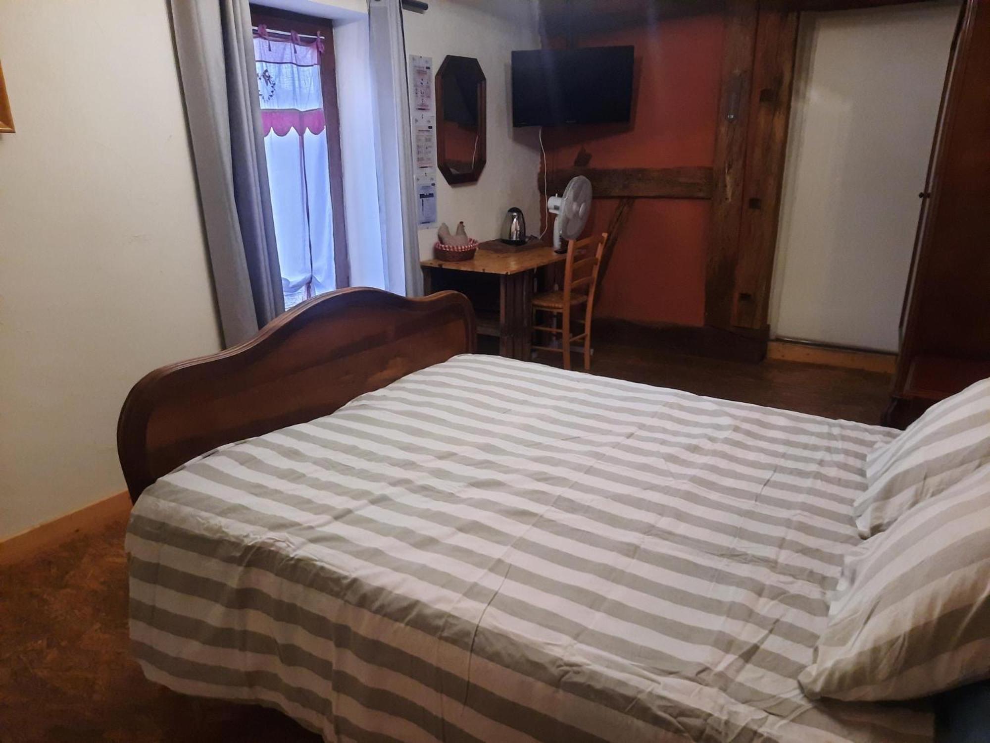 A La Poularde B&B Curciat-Dongalon Oda fotoğraf